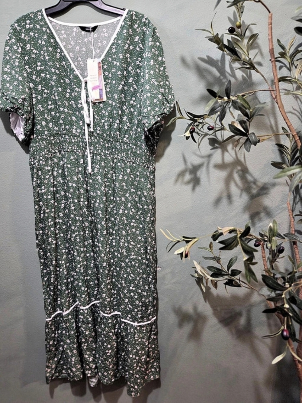 Ditsy Daisy Floral Maxi Dress in Green NWT XL